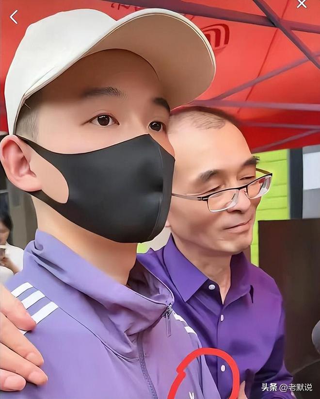 户口跟河南养父母划清界限网友：太冷血了PG电子麻将胡了试玩谢浩男回家6天后改(图7)
